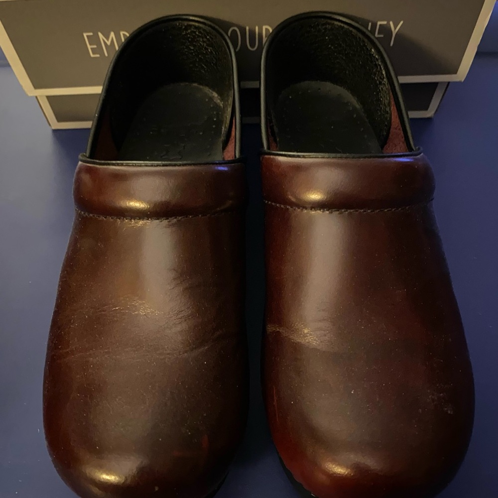 Women’s Sz 39 DANSKO Professional Cordovan Cabrio